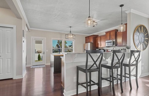 Lansing House | Spacious beautifully decorated home