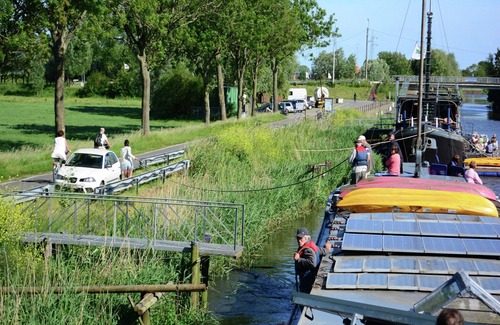 Merkem Boat Rental | Spacious Boat with Scenic Views
