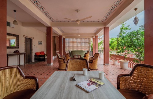 Adarsh Nagar Apartment | Spacious boutique hotel-suites in jaipur city centre with a lovely pool