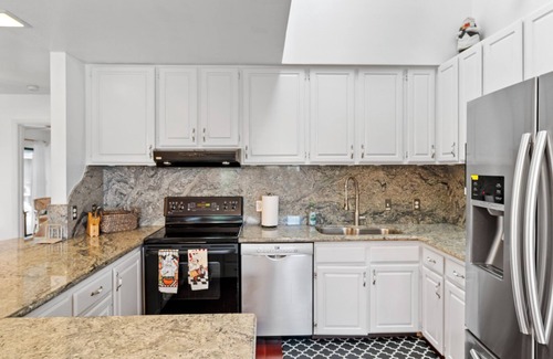 Coconut Grove Apartment | Spacious & Breezy 3 Bedroom Home with Ko'Olau Views and a Pool