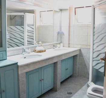 Lavreotiki Apartment | Spacious & Bright flat with balcony