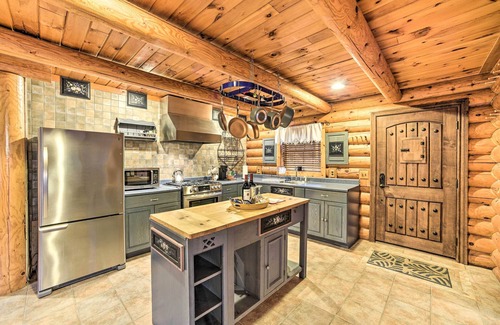 Middle Grove Cabin | Spacious Cabin w/Decks Near Saratoga Springs
