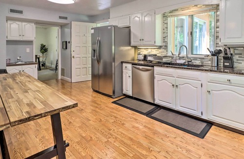 Canadensis Cabin | Spacious Cabin w/ Hot Tub, Game Room & Fire Pit!