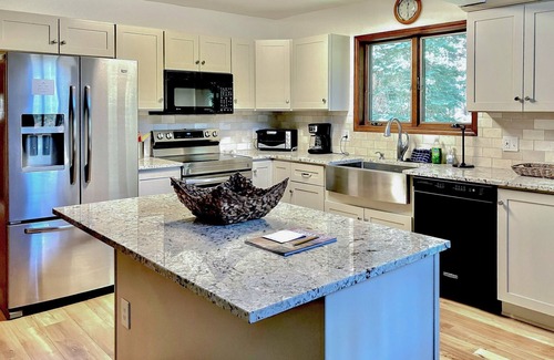 Columbine Lake House | Spacious Cabin w/WiFi, Pool Table, Fireplace, Washer/Dryer - Snowbird-Friendly