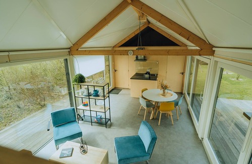 Ouddorp Ski Chalet | Spacious cabin with a traditional Zeeland touch