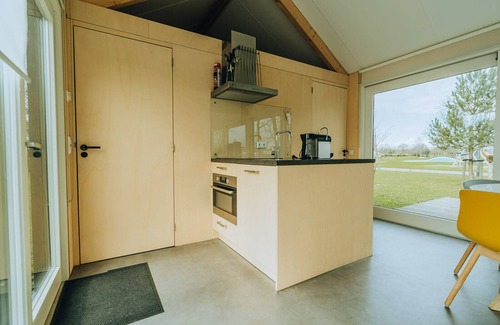 Ouddorp Ski Chalet | Spacious cabin with a traditional Zeeland touch