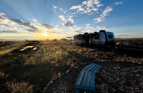 Questa House | Spacious Camper on a Llama Rescue Ranch with Stunning Views near Questa, New Mexico