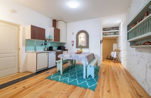 Lordelo do Ouro e Massarelos Apartment | Spacious Captivating Flat | Terrace