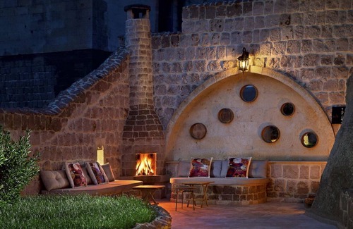 Urgup Hotel | Spacious Cave Room Offering Perfect Backdrop | Outdoor Pool Access