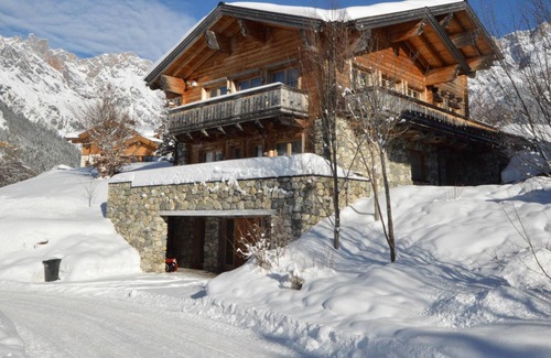 Hinterthal Ski Chalet | Spacious chalet with historical elements near a lake