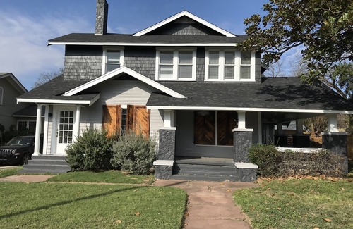 Highland Park Villa | Spacious Colonial 3 bedroom near downtown