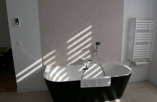 Nolay Apartment | Spacious, comfortable gîte with spa and pool access near Beaune
