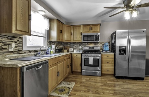 Cheektowaga Apartment | Spacious/Comfy/Private Home near Buffalo/Bills/Airport/Niagara Falls