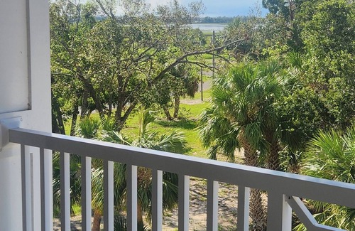 Horseshoe Beach Condo | Spacious Condo with beautiful view 3 bedroom/2.5 bathroom