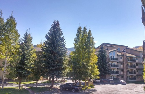 Avon Condo | Spacious Condo w/FREE WiFi, Parking, Heated Pool, Hot Tubs, Skier Shuttles