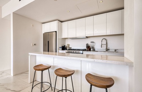 Ampliacion Juarez Apartment | Spacious condo with private washer/dryer, city views, and shared pool