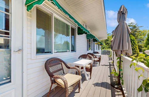Ogunquit - Wells Apartment | Spacious condo w/shared pool and full kitchen Close to the beach