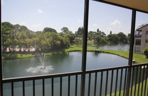 Gulf Gate Estates Condo | Spacious condo with beautiful views, 2 miles from Siesta Key