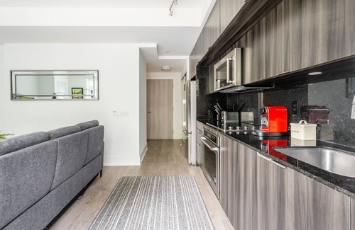 Fashion District Condo | Spacious corner Loft in King West