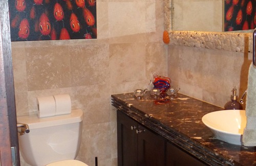Old Trees Bay Condo | SPACIOUS CORNER UNIT ON GROUND FLOOR