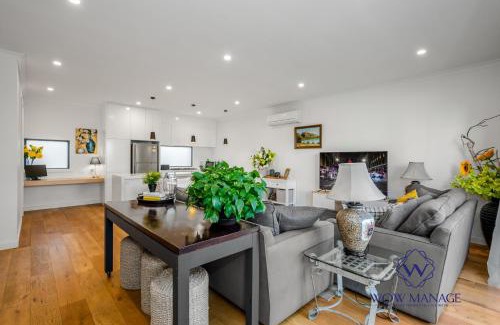 Port Melbourne House | Spacious & Cosy 4B3B near DFO & Convention Centre