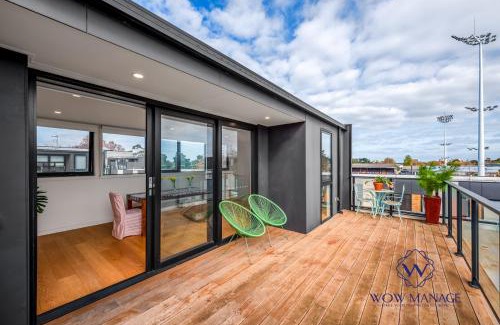 Port Melbourne House | Spacious & Cosy 4B3B near DFO & Convention Centre