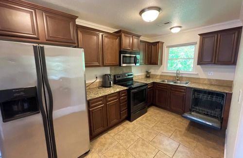 Bentonville House | Spacious Cottage in Rogers. Central: bike trails, restaurants, work, everything!