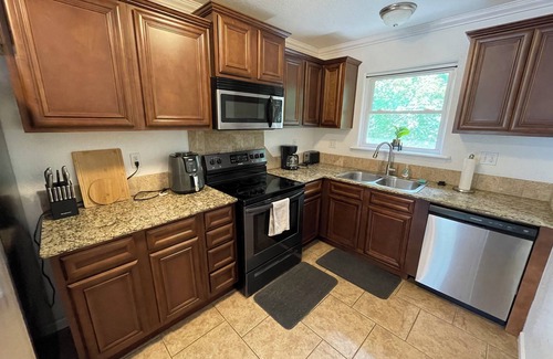 Bentonville House | Spacious Cottage in Rogers. Central: bike trails, restaurants, work, everything!