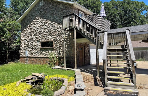 Bentonville House | Spacious Cottage in Rogers. Central: bike trails, restaurants, work, everything!