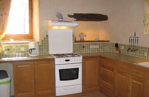 Dirol House | Spacious cottage on the banks of the Nivernais Canal, 5 people, all comfort