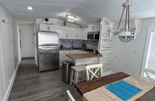 Key Largo RV Rental | Spacious cottage - the Calusa campground-keylargo-pool