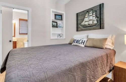 Port Huron Cottage | Spacious Cottage with Private Beach