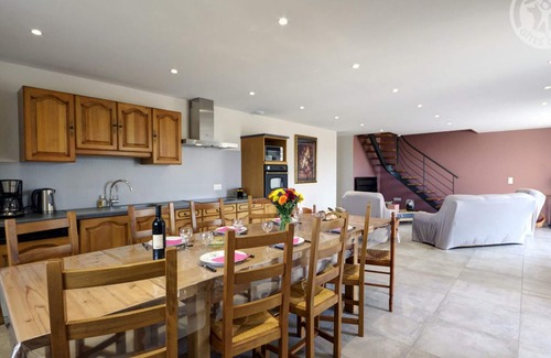 Panissieres Cottage | Spacious country cottage with fiber internet and terrace