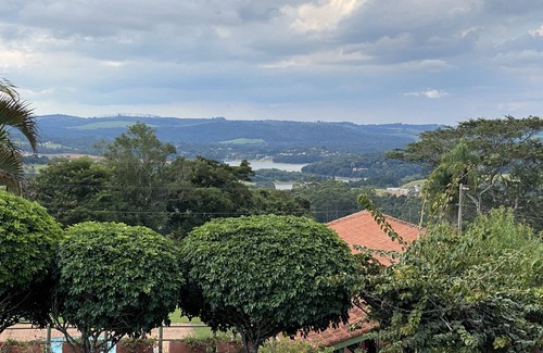 Ibiuna House | Spacious Country House in Condominium Close to Dam