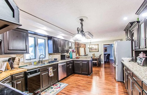 Bowling Green House | Spacious CountryView Villa near WKU and downtown