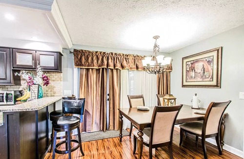 Bowling Green House | Spacious CountryView Villa near WKU and downtown