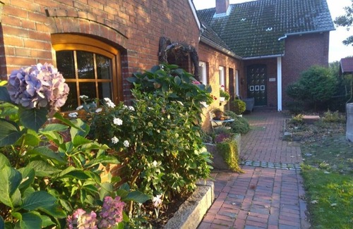Westerholt House | Spacious, cozy and barrier-free vacation home with dog in a secluded location