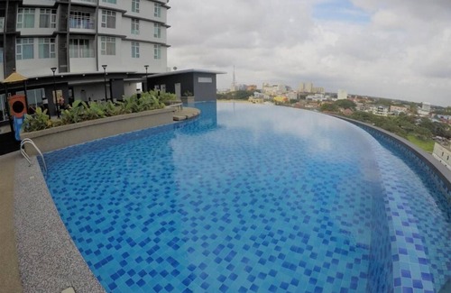 Kampung Telaga Nibong Apartment | Spacious & Cozy Studio W/POOL 5min to Pasar Siti Khadijah. Free WI-FI, NETFLIX