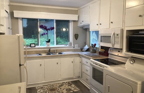 Saratoga Springs House | Spacious, Cozy 5 Bedroom Compound