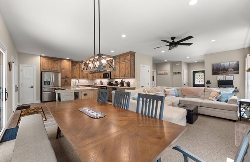Cleveland House | Spacious Creek-side Home in the Woods near Wineries, Helen and Dahlonega