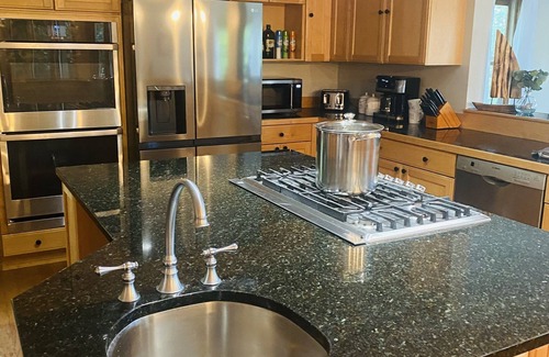 Newbury House | SPACIOUS Custom 5 Bed Home Minutes to Mt.Sunapee! Garage, Hot Tub, Game Room!