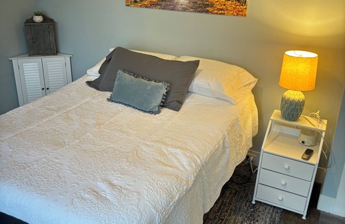 Brattleboro Apartment | Spacious, Cute, & Clean - 1-bedroom apt in gorgeous Brattleboro with WiFi