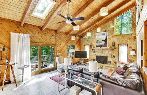 Bushkill House | Spacious Design Lodge In Woods - Bushkill