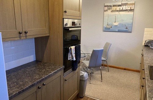 Grantham House | Spacious detached bungalow with off street parking