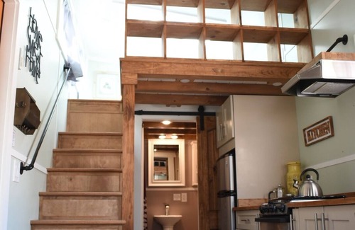 Lyons Resort | Spacious Dogwood Tiny House with Full Kitchen - near Rocky Mtn National Park