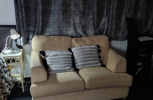 Greasbrough Apartment | Spacious Double Bedroom With Kitchenette Perfect for Couples or Professional