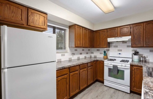 Rockford House | Spacious double unit near shops