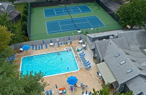 Rehoboth Beach Villa | Spacious Duplex with 3 Pools, Tennis Courts & Ensuite Bedroom in Eagles Landing