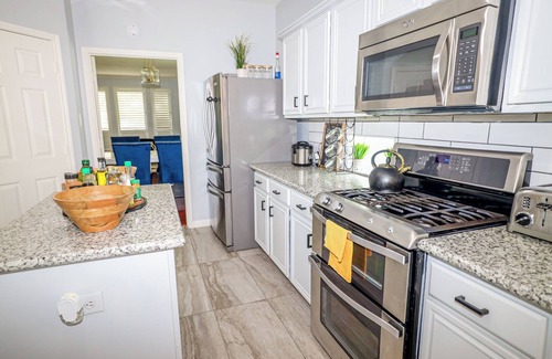 Sugar Land House | Spacious & Elegant 3BR Guest House in Sugar Land w/Prime Location & Security