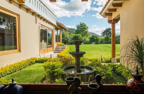 Guayllabamba House | Spacious & Elegant Contemporary Colonial Country House!